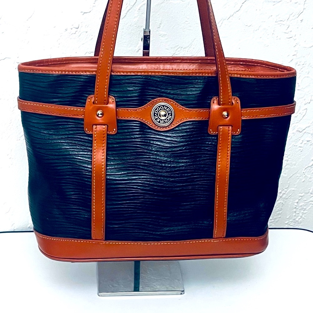 VINTAGE  Y2K DOONEY  & BOURKE BLACK LEATHER LARGE SHOULDER TOTE WITH TAN TRIM